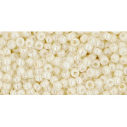 TOHO Rocailles 11/0 (#122) Opaque-Lustered Navajo White