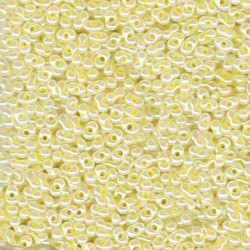 Matsuno Peanut Beads 2x4mm (P3331) Ceylon Lemon